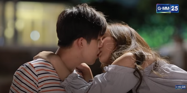 อยากรู้ว่าคิดอะไรก็จูบดู