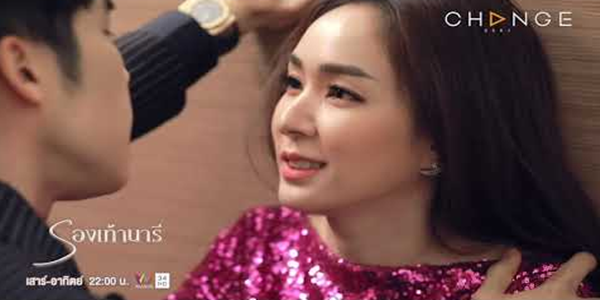 ชุดสวยคอลึกแบบนี้ โนบราใช่มั้ย