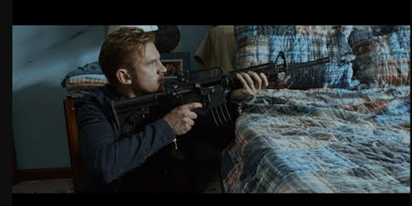 The Guest ฉากยิงในบ้าน