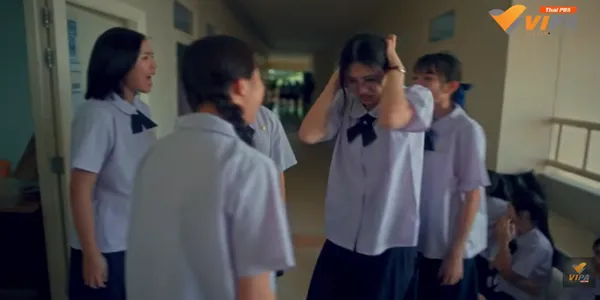 โลกที่พังทลาย รูบิกของ "ขิม" ถูกทำลาย จากการถูกกลั่นแกล้ง 1 โลกที่พังทลาย รูบิกของ ขิม ถูกทำลาย จากการถูกกลั่นแกล้ง